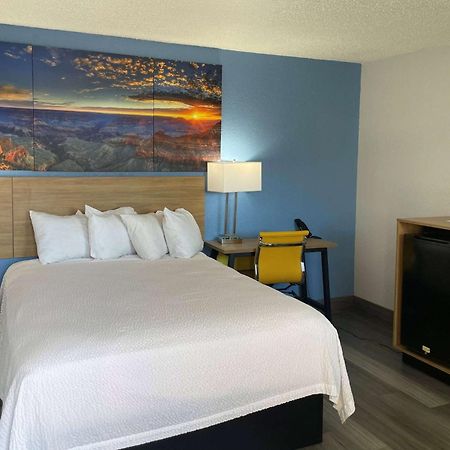 Days Inn By Wyndham Gatesville Экстерьер фото