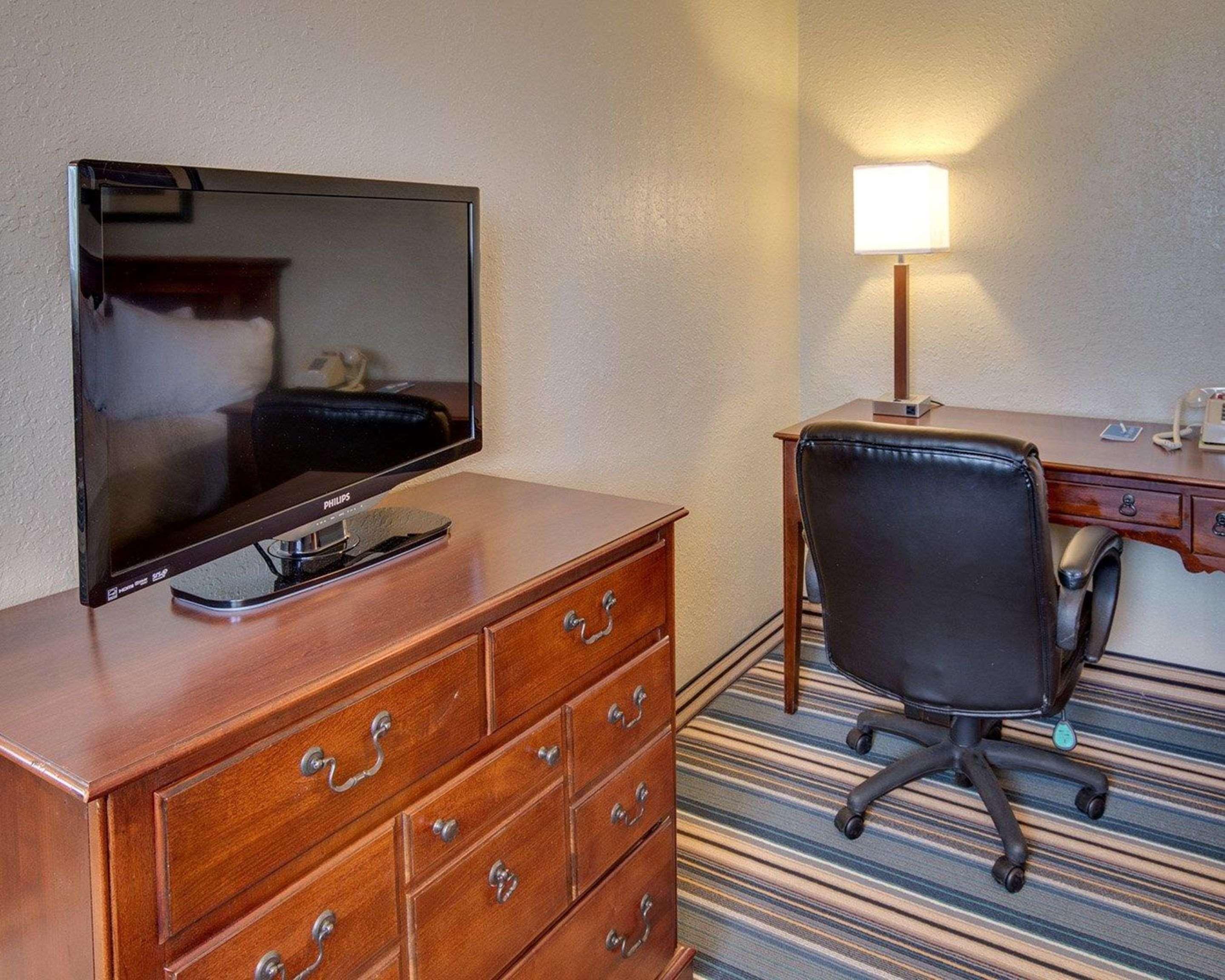 Days Inn By Wyndham Gatesville Экстерьер фото