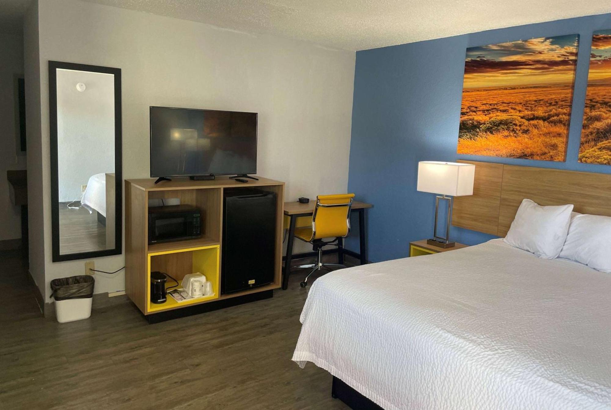 Days Inn By Wyndham Gatesville Экстерьер фото