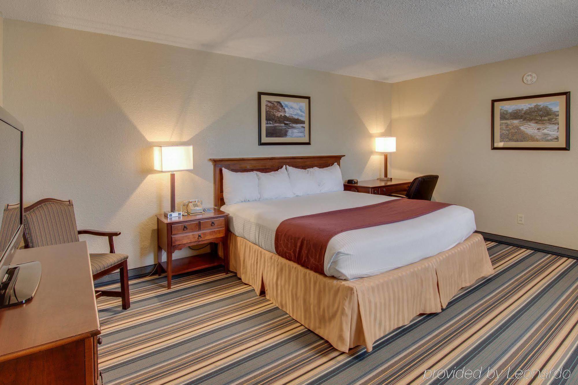 Days Inn By Wyndham Gatesville Экстерьер фото