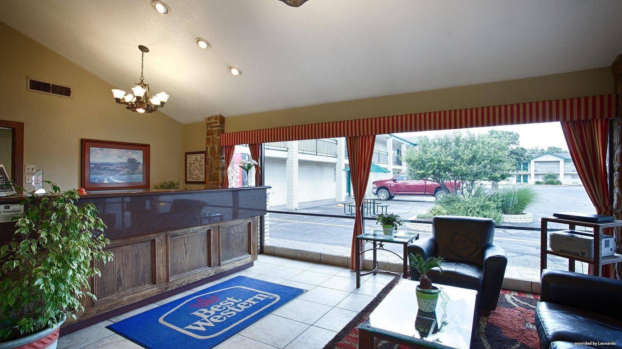 Days Inn By Wyndham Gatesville Экстерьер фото